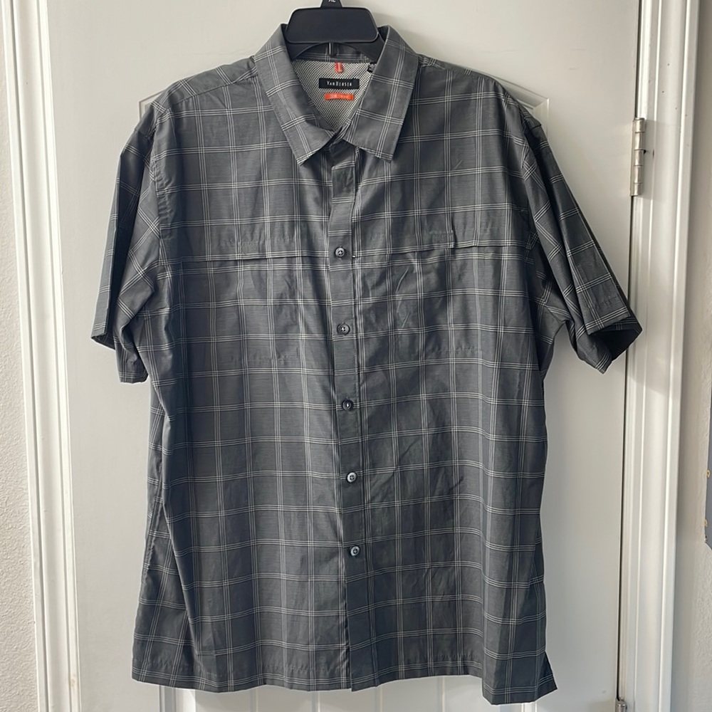 Van Heusen short sleeve full button, double front Velcro pockets